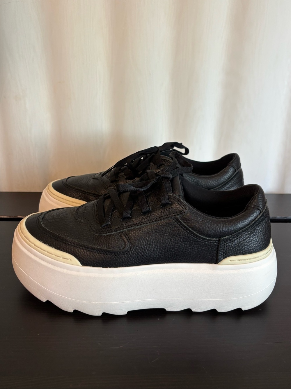UGG Treadlite Leather Platform Sneakers Black White Sole Women’s 8.5 - Picture 6 of 11